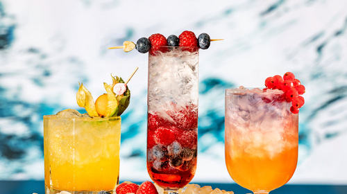 Drei alkoholfreie Blue Cocktail Bar-Mocktails